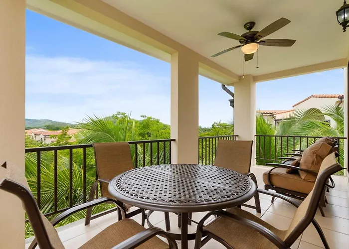 Renovated In High-end Community With Spectacular Mountain Views, Modern Design, And Club Access Сasa de vacaciones